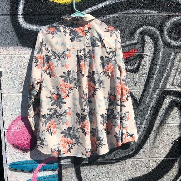 Flower faces button up - Picture 6 of 7